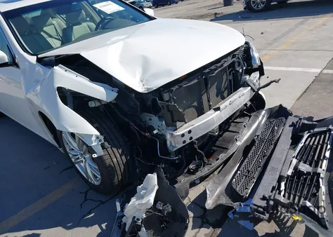 2013 Infiniti G37 Journey z USA, uszkodzony, nr VIN JN1CV6AP8DM304885